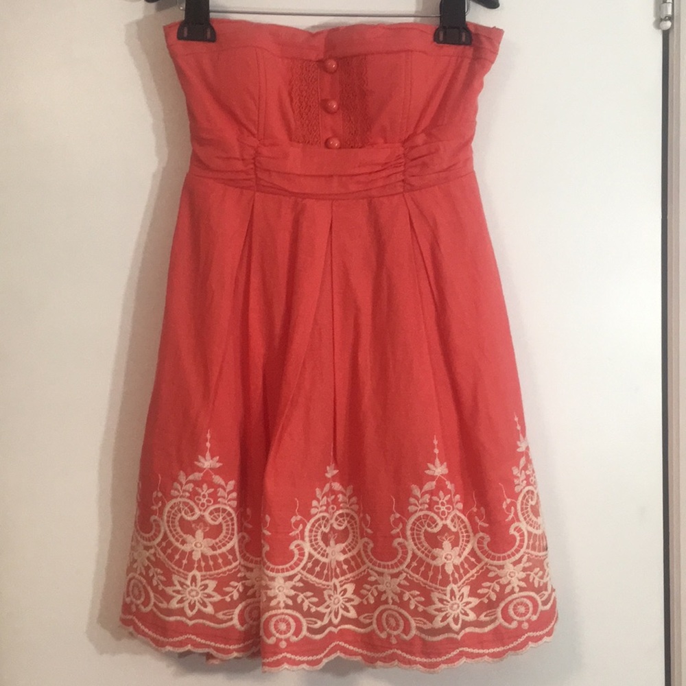 Strapless orange dress with embroidered detail S